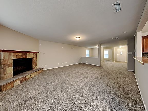 3rd image of 1618 Carriage Cir