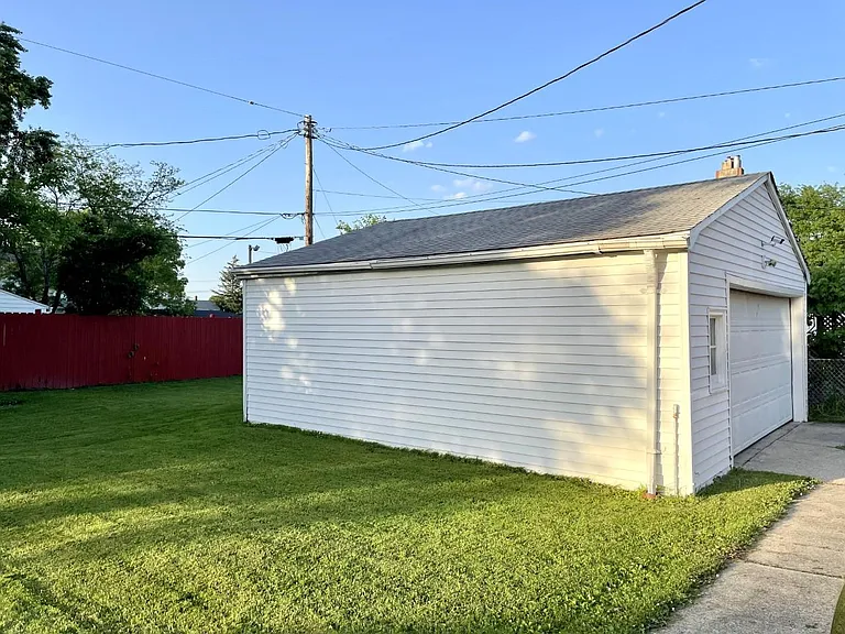 2130 Tuxedo Ave — Photo 9