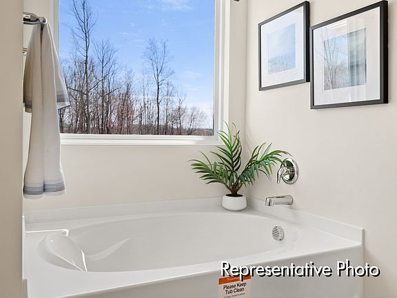 5th image of 642 Meadowlark Dr