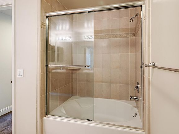 5th image of 1852 Bonanza St #2