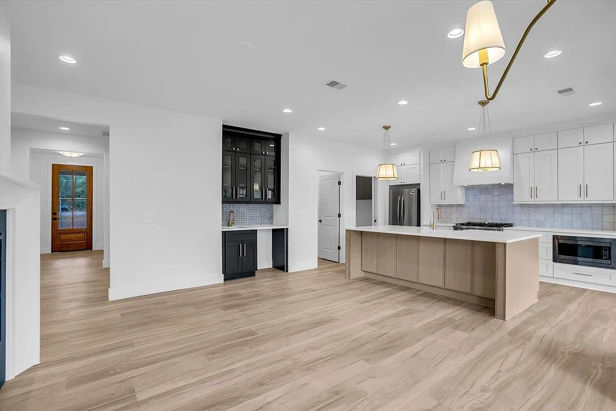 305 Willard St — Photo 4