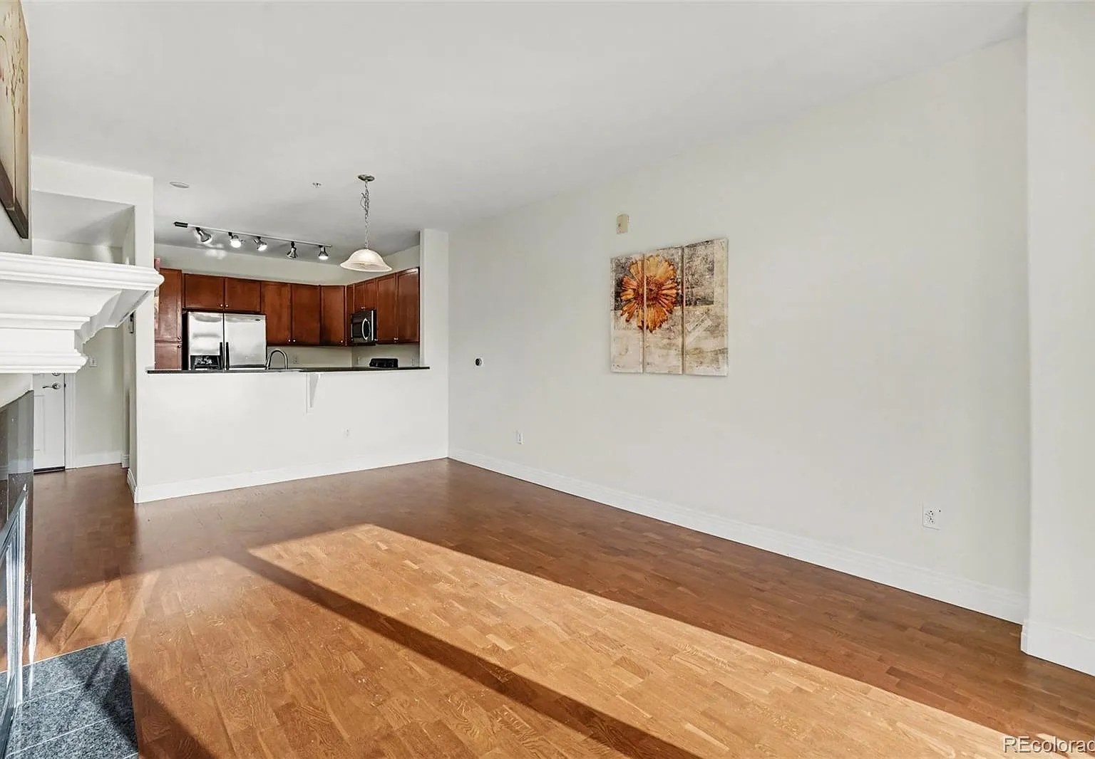 2 bed, 2.0 bath, 1020 sqft, $2,025 — Photo 2