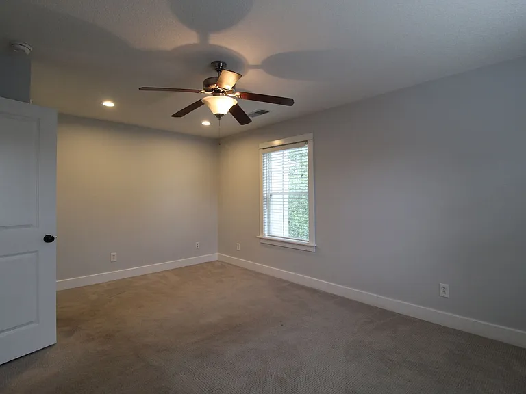 3733 Thompson Cir — Photo 15