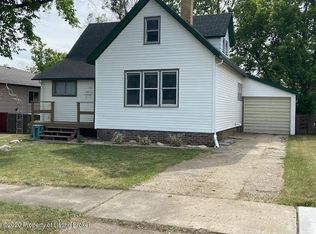 513 2nd Ave E, Dickinson, ND 58601