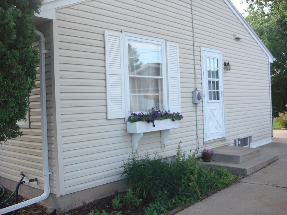 Side of house. Flower box on side and front of house too!