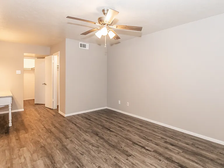 Camelot Apartments — Photo 7