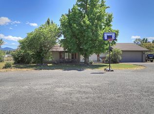 935 Buena Vista Ln, Grants Pass, OR 97527
