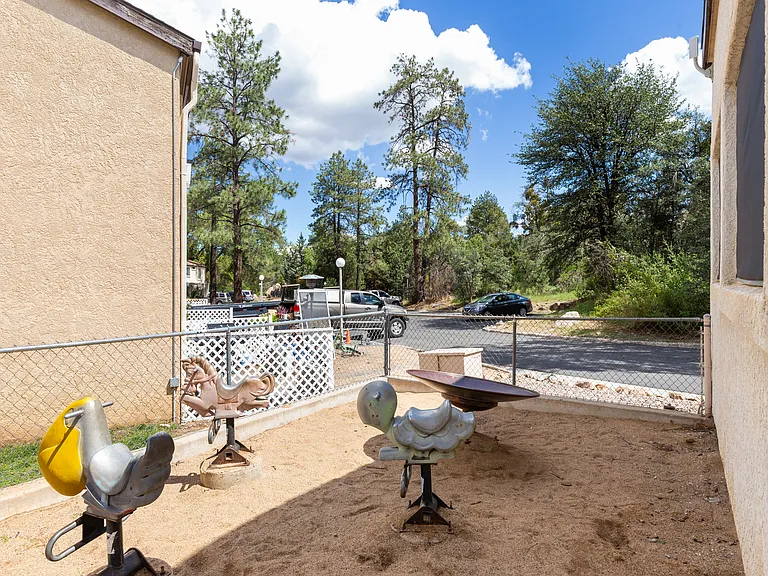 355 Country Club Circle — Photo 8