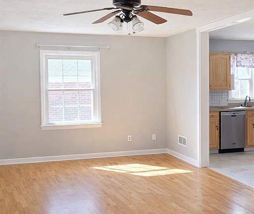 3rd image of 413 Rosedale Ave