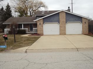 289 Castlewood Dr, Valparaiso, IN 46385