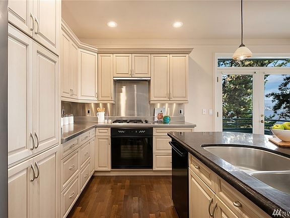 4th image of 2349 Fauntleroy Ave SW #603