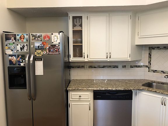 5th image of 2604 E 2nd St #B5