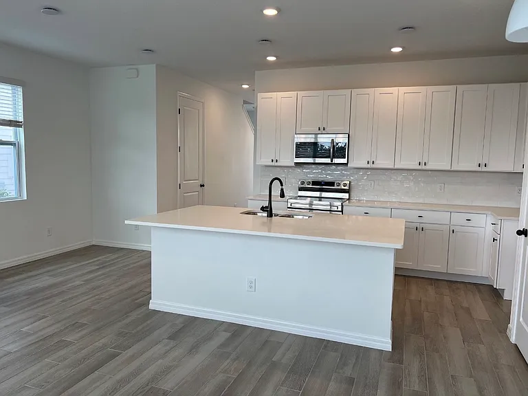 815 Longboat Dr — Photo 7