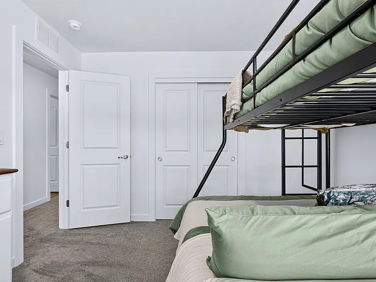 Twin-over-Full Bunk Bedroom with 32" Smart TV
