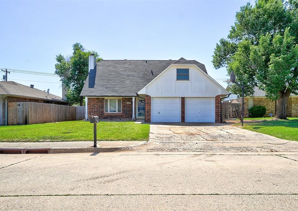 1st image of 609 Crown Dr