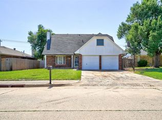 609 Crown Dr, Yukon, OK 73099