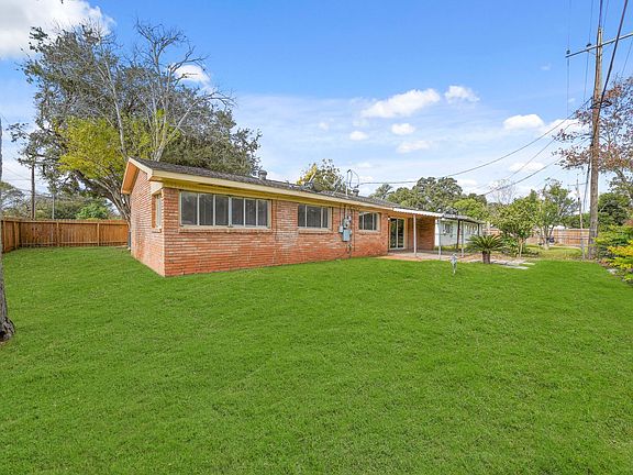 3rd image of 8829 Sandpiper Dr