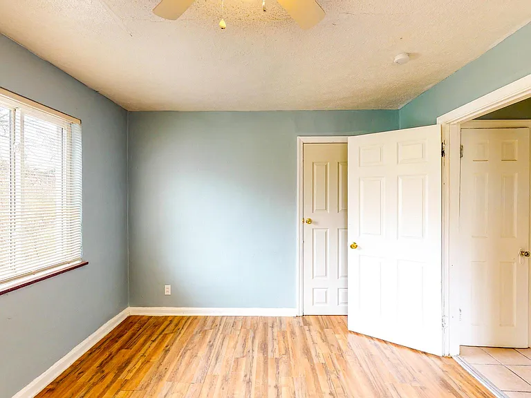 1652 Summit Rd #2 — Photo 8