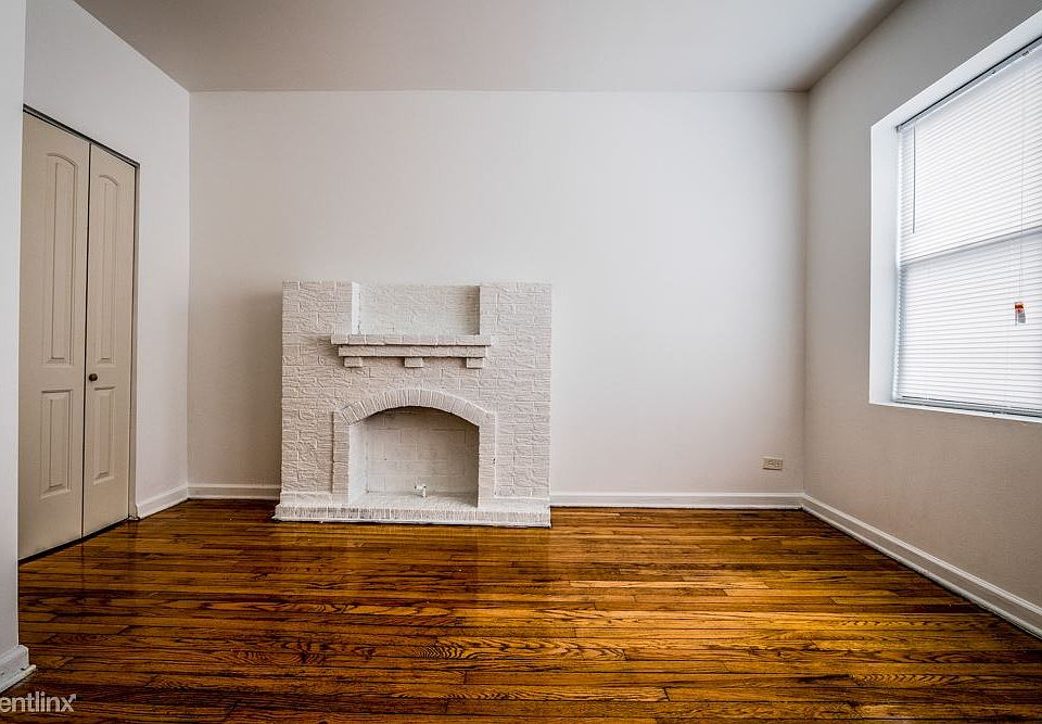 6100 S Artesian Ave Apartments Chicago Living Room_02