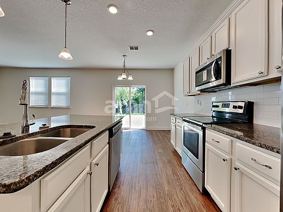 3rd image of 8481 Highfield Ave