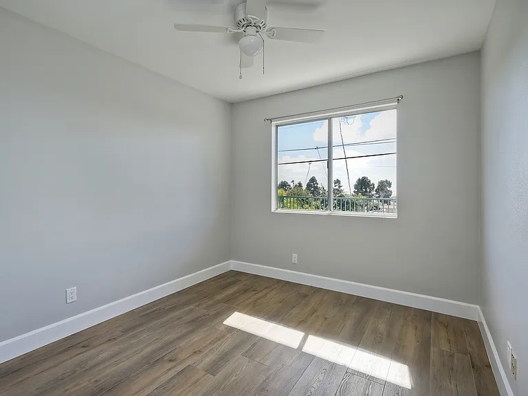 311 S Horne St #B — Photo 9