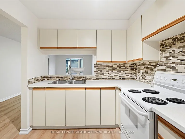 3835 Lake Shore Blvd W #207 — Photo 4