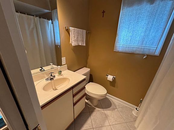 4th image of 100 Beckman Dr #A1