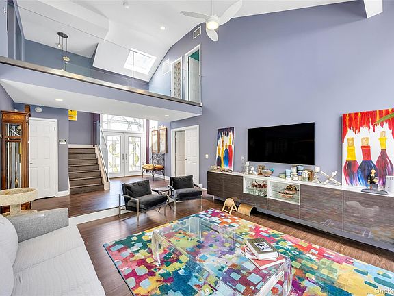 4th image of 859 Pine Avenue