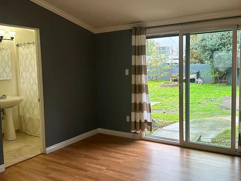 20637 Kittridge St — Photo 26