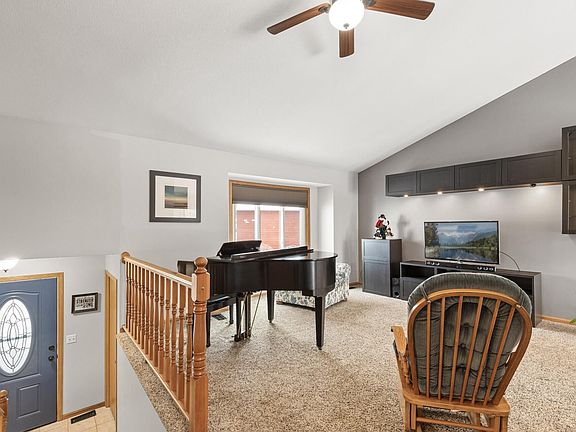 2nd image of 216 Linden Cir