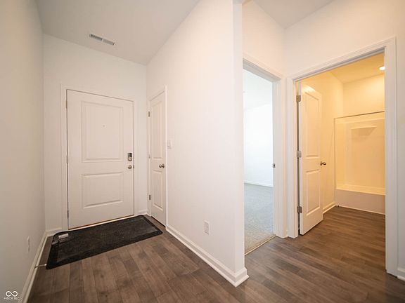 5th image of 2095 Quail West Dr