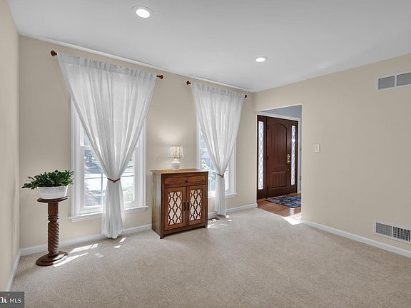 5th image of 1115 Stonehenge Dr