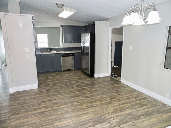 5th image of 1218 Country Club Ln