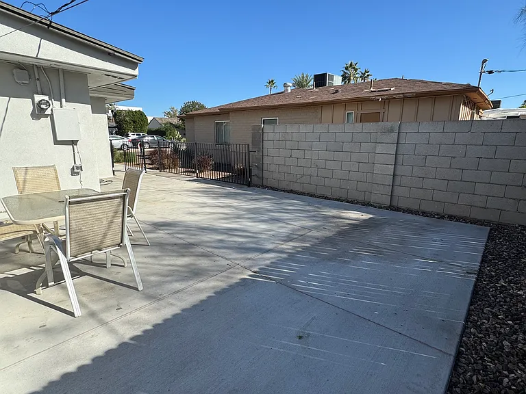 301 E Verde Ln — Photo 16