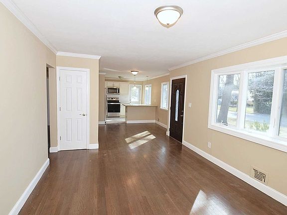 4th image of 29 Shenandoah Blvd