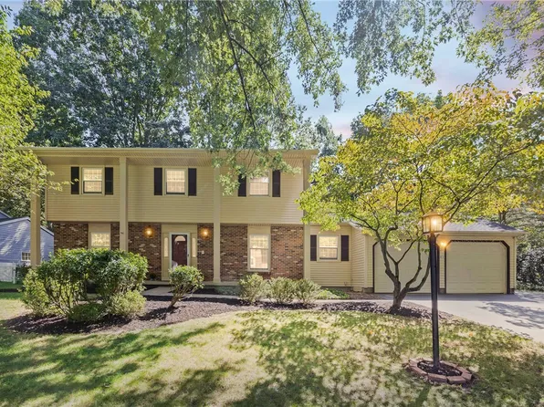 21 Hidden Creek Cir, Pittsford, NY 14534