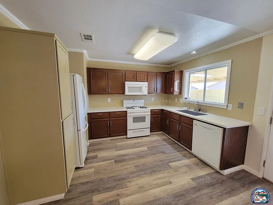 3 bed, 2.0 bath, 1280 sqft, $2,200 — Photo 4