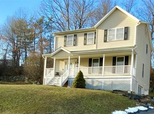 6 Walnut Ln, Middletown, NY 10940