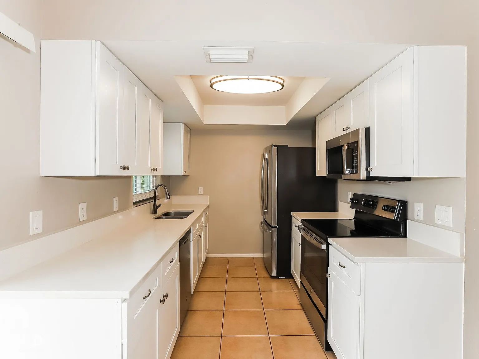 3 bed, 2.0 bath, 1144 sqft, $2,025 — Photo 3