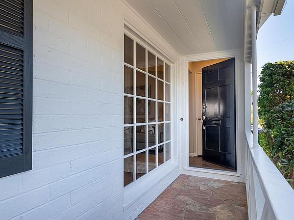 3rd image of 1431 De Soto Ave