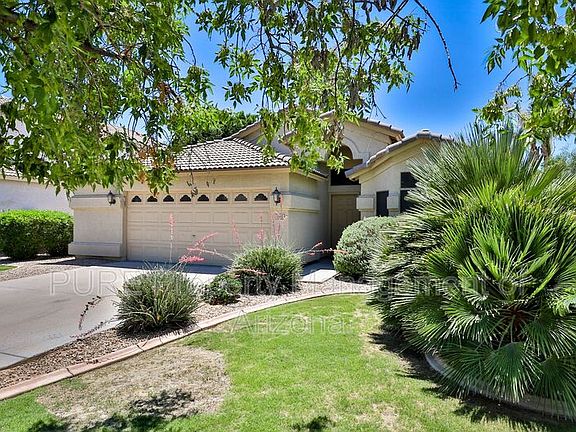3rd image of 1883 W Canyon Way