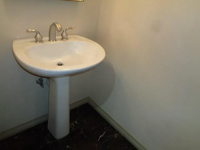 408 Reinerman St — Photo 10