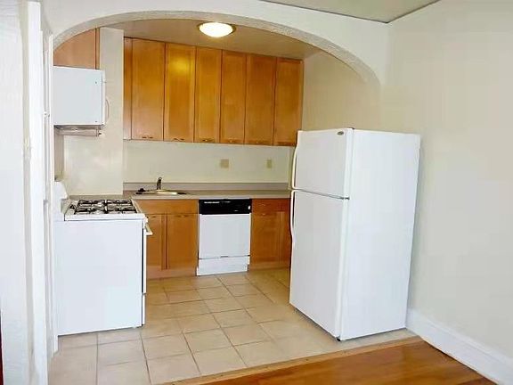 3rd image of 6416 Oakland Ave #306