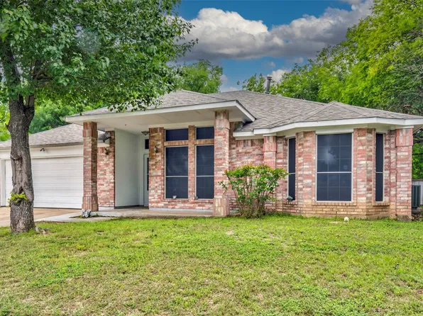 906 McComb Ln, Cedar Hill, TX 75104