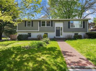 75 Barolay Dr, North Kingstown, RI 02852