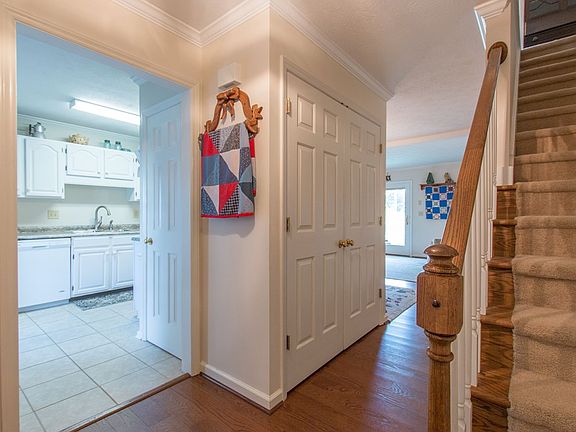 3rd image of 800 Barclay Dr