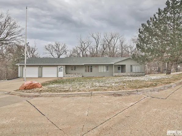 112 Oak Ct, Weeping Water, NE 68463
