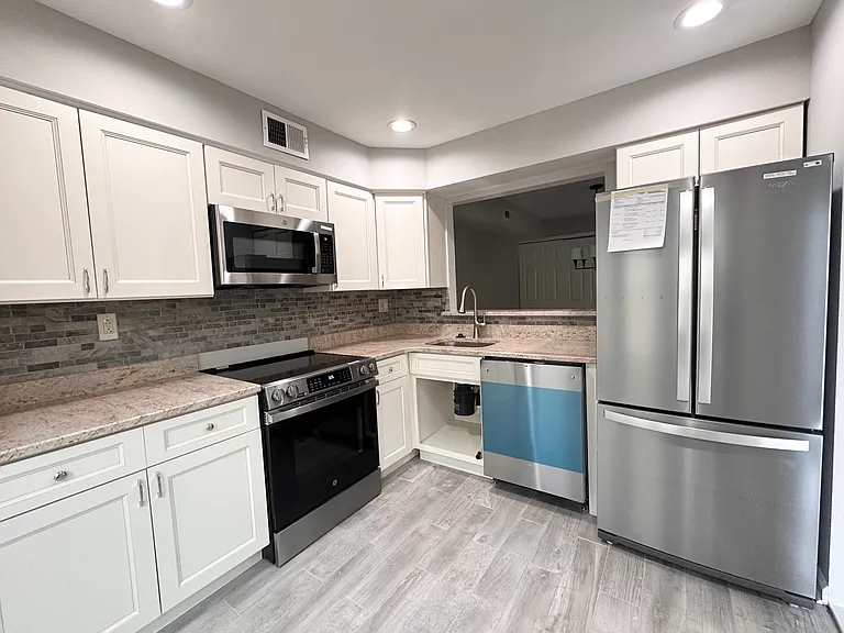 16012 Clark Ct — Photo 7