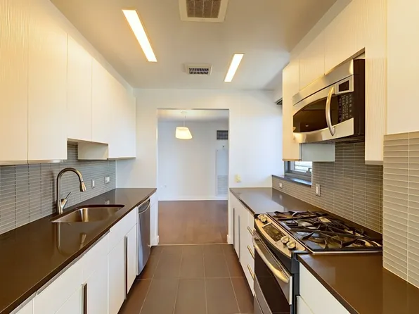 200 West 67th Street image 2 of 15