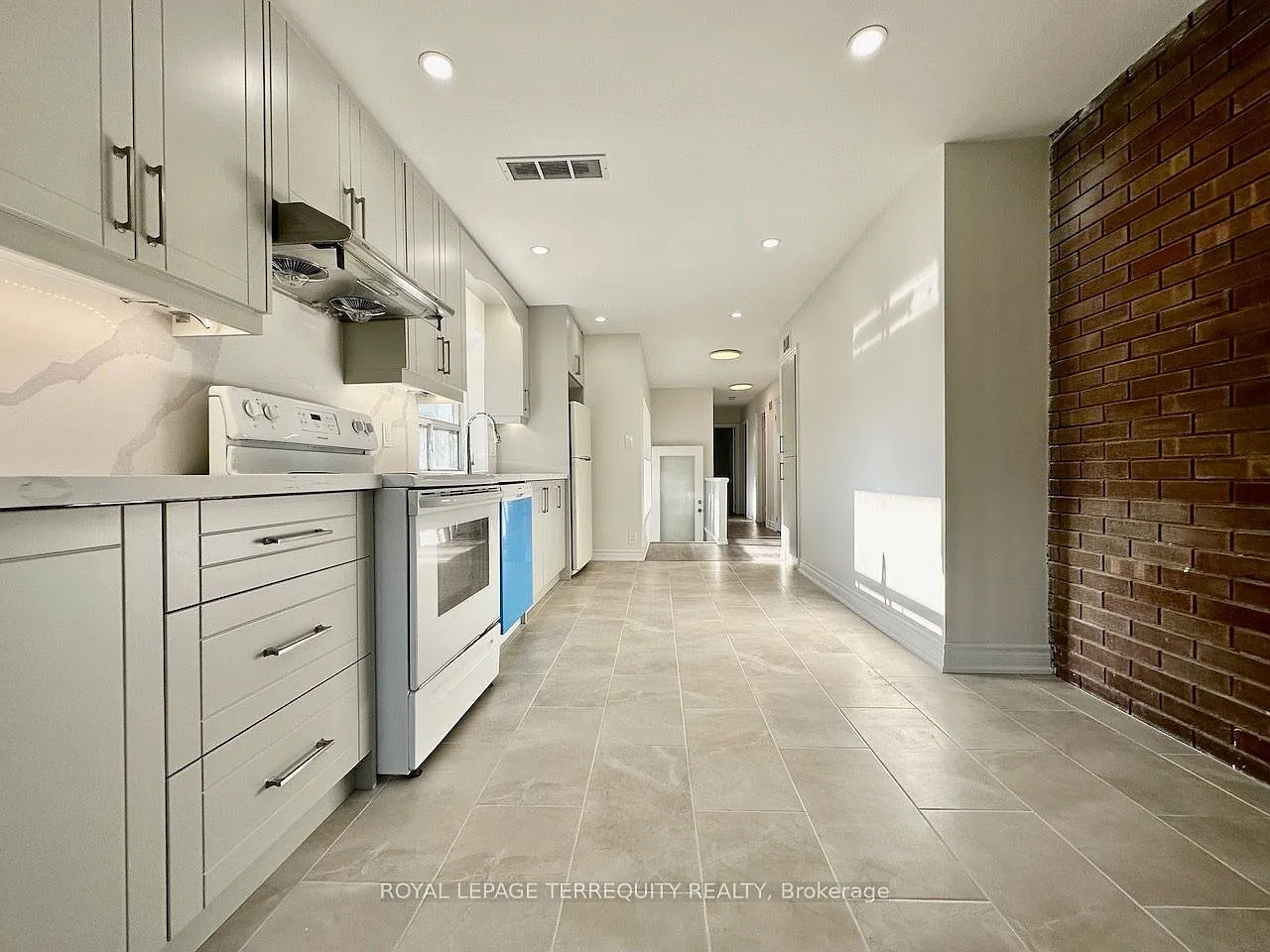 3 bed, $3,000 — Photo 4
